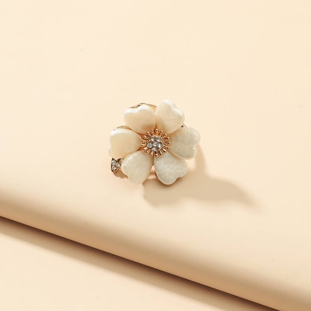 *LALIKA* Flower Design Rhinestone Fashion Ring